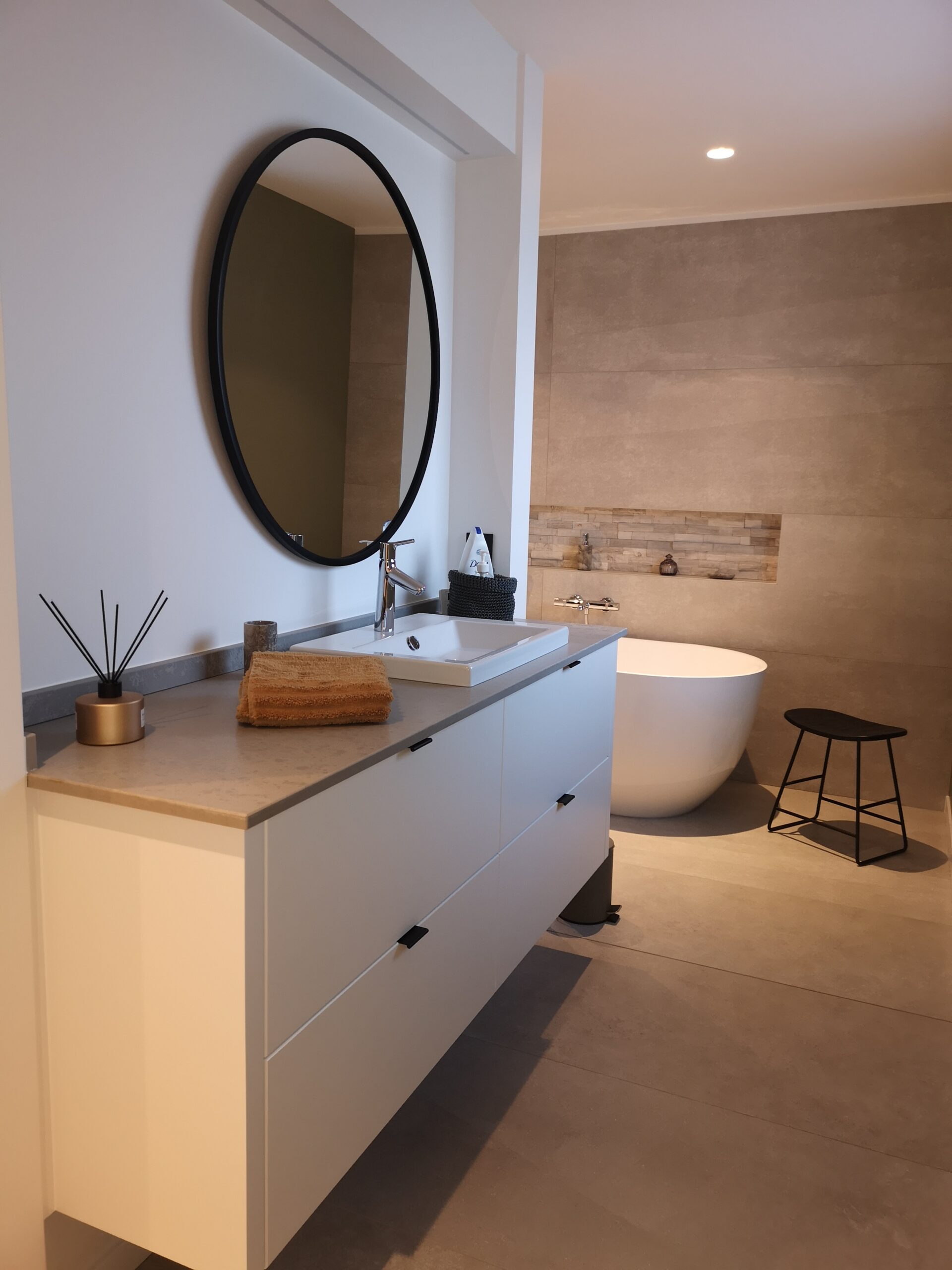 Salle de bain sur mesure — réalisation Création Ebénisterie