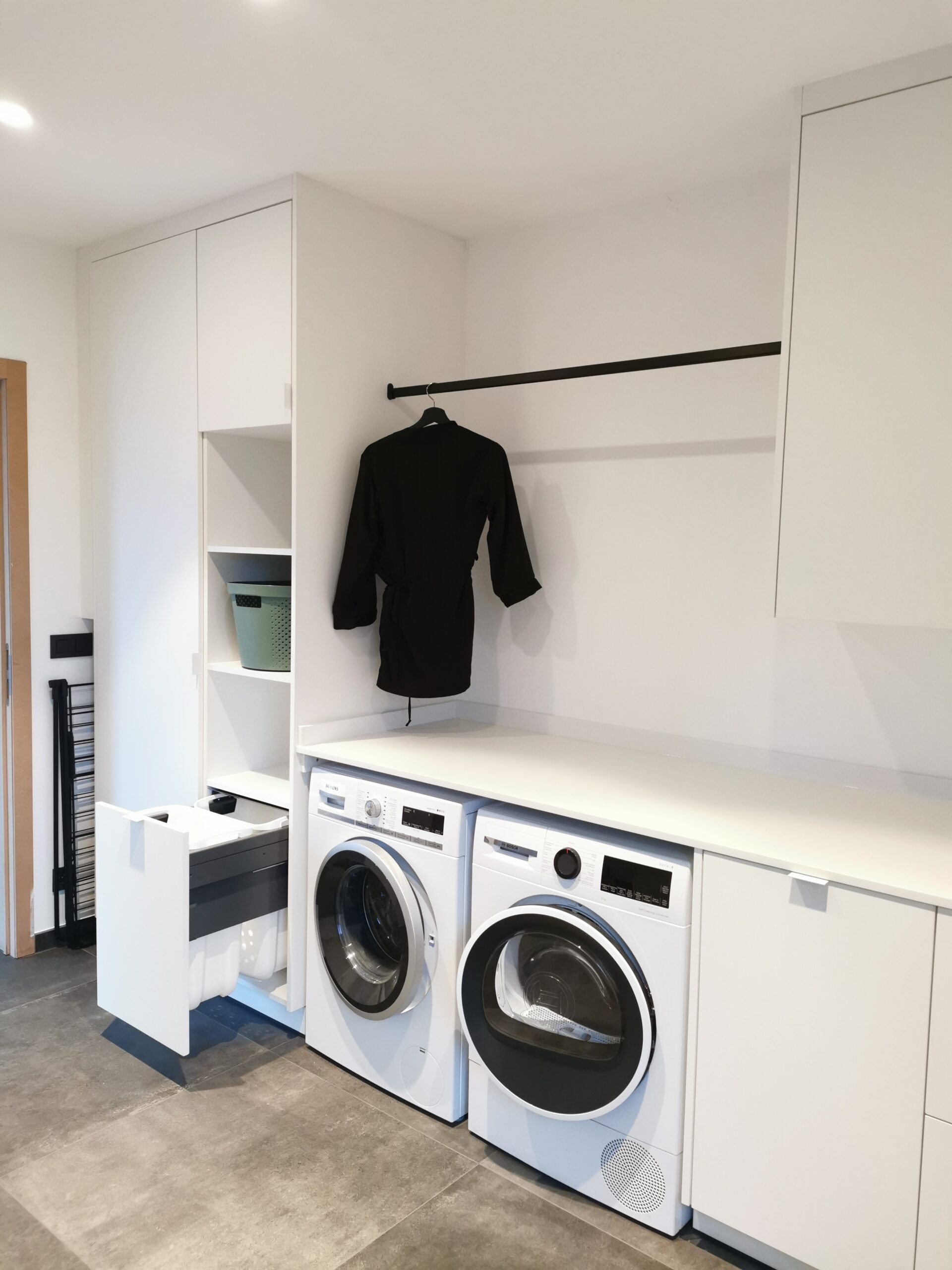 Buanderie sur mesure — réalisation Création Ebénisterie à Tournai