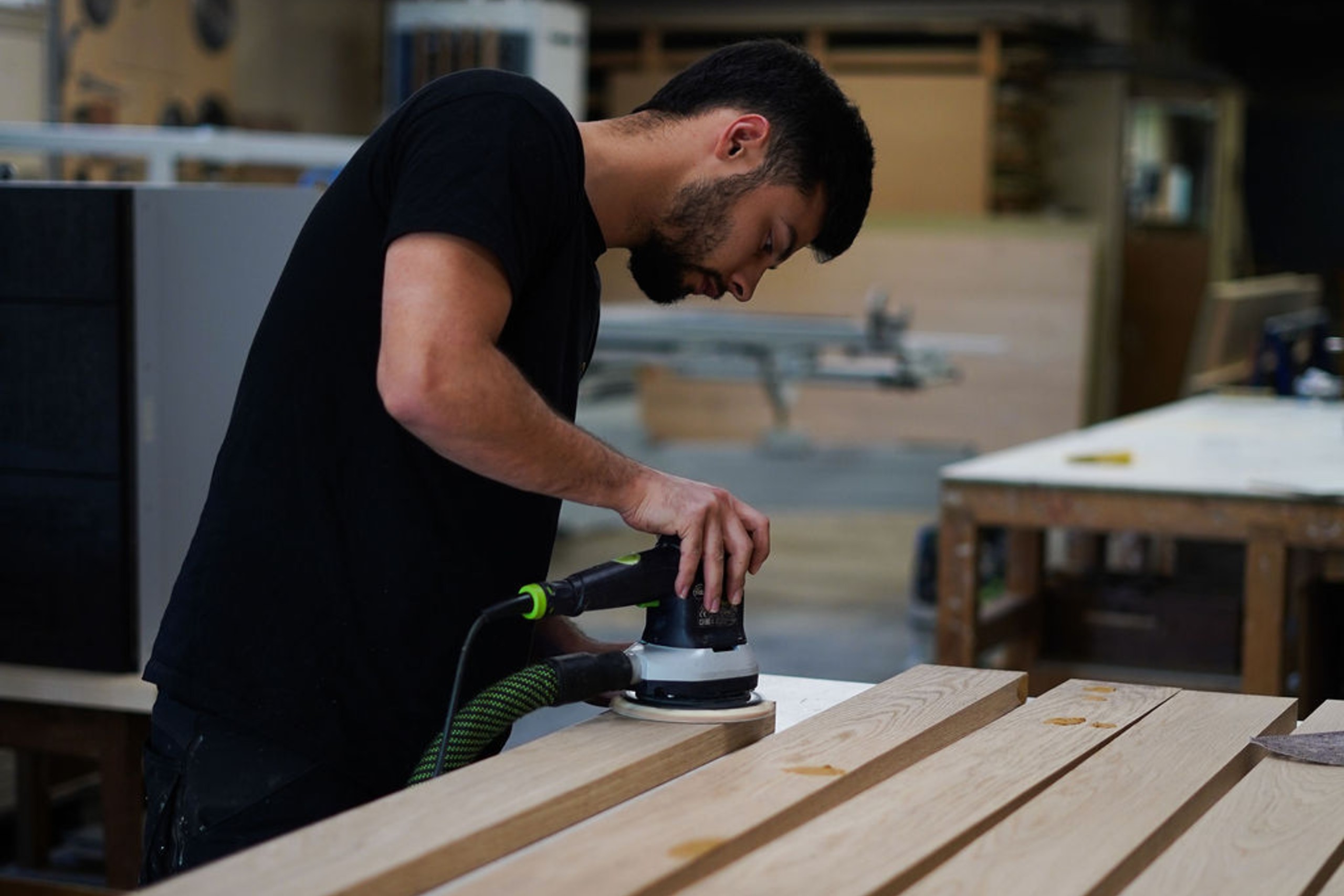 Fabrication artisanale sur mesure — atelier Création Ebénisterie